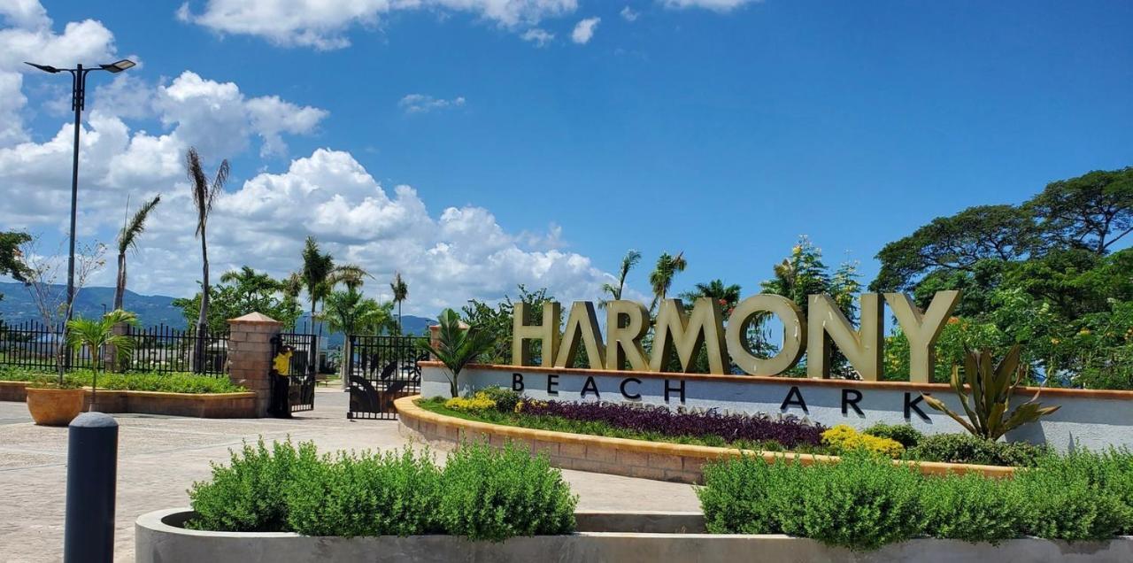 Falcon Breeze-Gated-Security-Airport Pickup Available Montego Bay Exterior photo